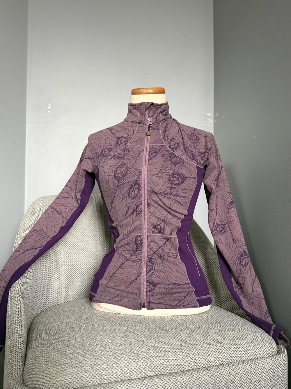 Lululemon Purple Peacock Feather Logo RARE Utility Jacket Define 6 Vintage